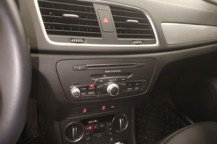 Used Audi Q3 2018 30th Anniversary Edition 30 TFSI Fashion Model Audio And AC Panel