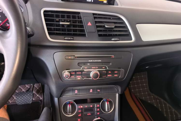 Used Audi Q3 2018 30th Anniversary Edition 30 TFSI Fashion Model Audio And AC Panel