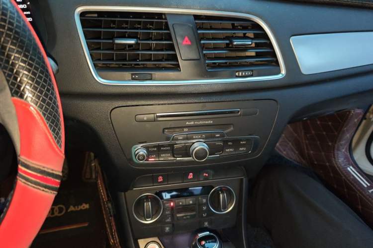 Used Audi Q3 2018 30th Anniversary Edition 30 TFSI Fashion Model Audio And AC Panel