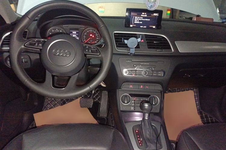 Used Audi Q3 2018 30th Anniversary Edition 35 TFSI Fashion Model Center Console