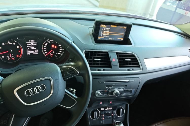 Used Audi Q3 2018 30th Anniversary Edition 30 TFSI Standard Model Center Console