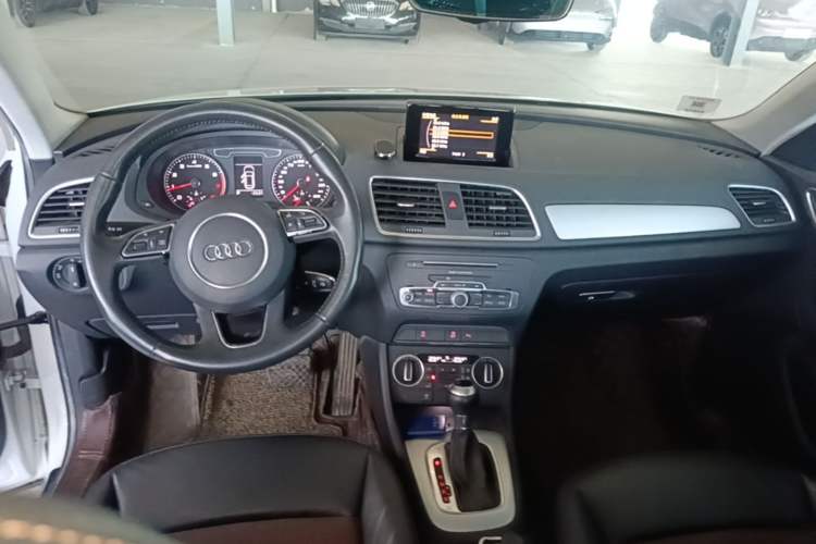 Used Audi Q3 2018 30th Anniversary Edition 30 TFSI Fashion Model Center Console