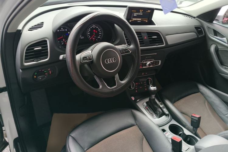 Used Audi Q3 2018 30th Anniversary Edition 35 TFSI Fashion Model Center Console