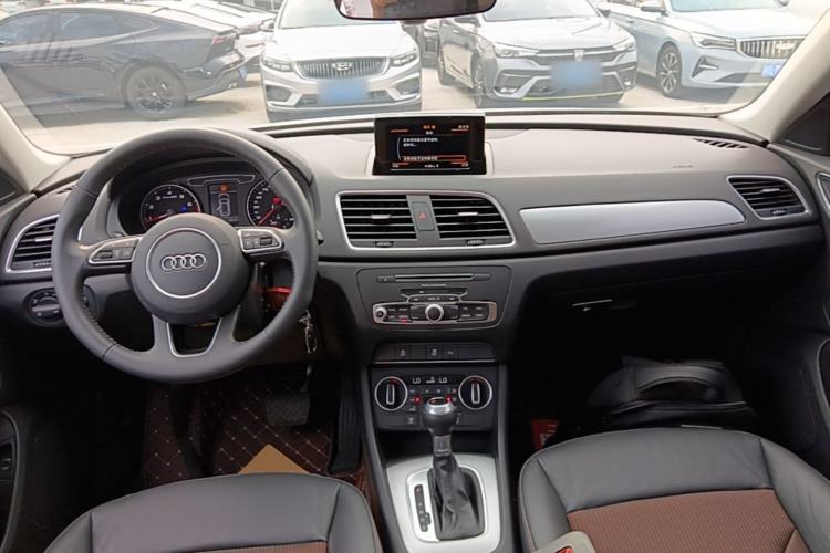 Used Audi Q3 2018 30th Anniversary Edition 35 TFSI Fashion Model Center Console