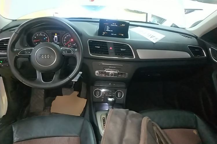 Used Audi Q3 2018 30th Anniversary Edition 30 TFSI Fashion Model Center Console
