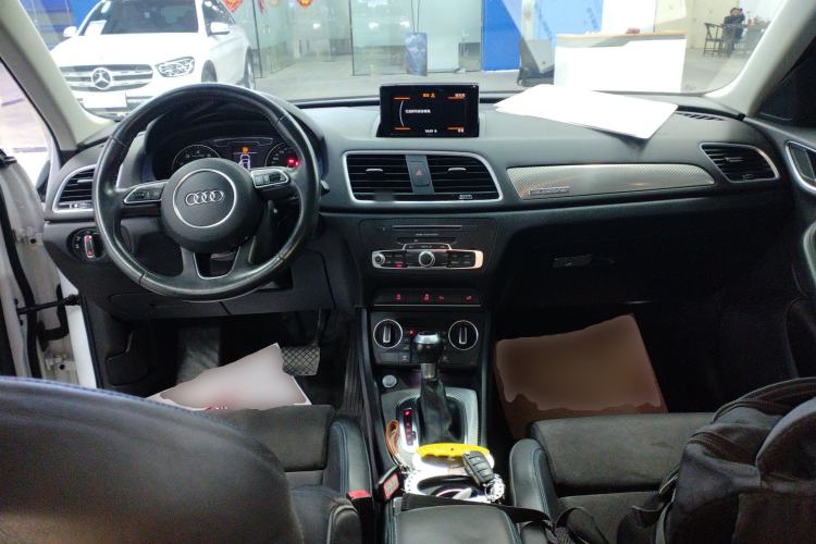 Used Audi Q3 2018 30th Anniversary Edition 35 TFSI quattro all-wheel-drive sport model Center Console