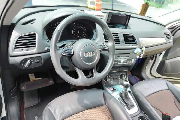 Used Audi Q3 2018 30th Anniversary Edition 30 TFSI Fashion Model Center Console