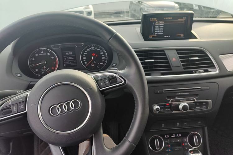 Used Audi Q3 2018 30th Anniversary Edition 35 TFSI Sport Model Center Console