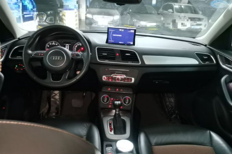 Used Audi Q3 2018 30th Anniversary Edition 30 TFSI Fashion Model Center Console