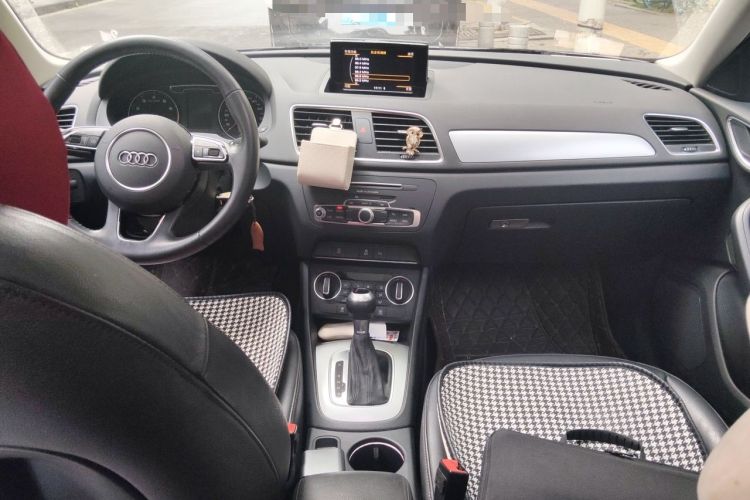 Used Audi Q3 2018 30th Anniversary Edition 35 TFSI Fashion Model Center Console