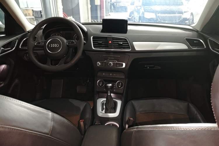 Used Audi Q3 2018 30th Anniversary Edition 30 TFSI Fashion Model Center Console