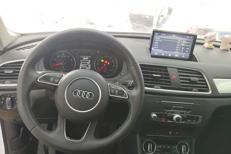 Used Audi Q3 2018 30th Anniversary Edition 30 TFSI Style Model Center Console
