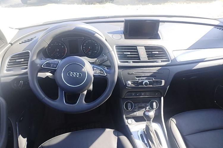 Used Audi Q3 2018 30th Anniversary Edition 30 TFSI Style Model Center Console
