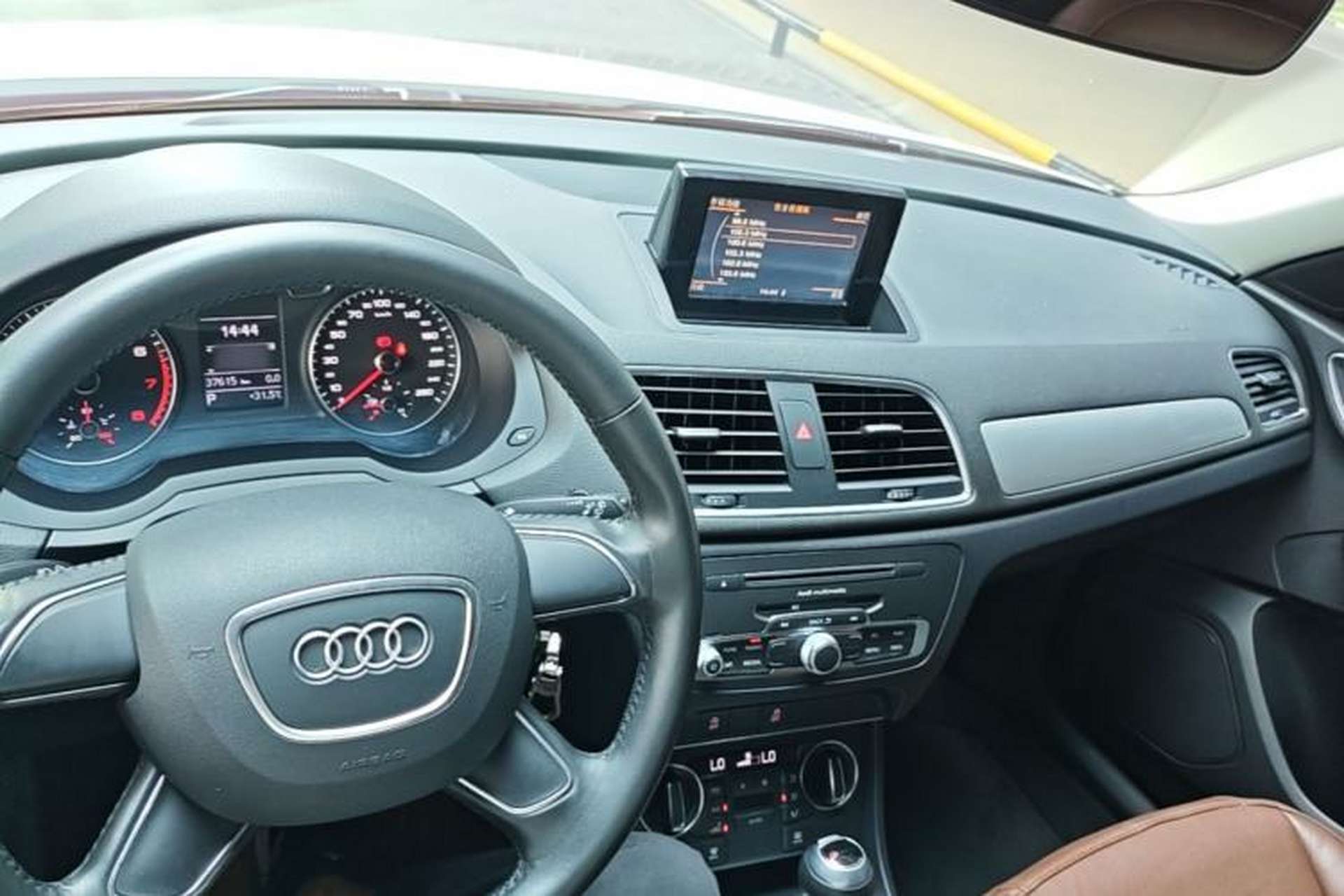 Used Audi Q3 2018 30th Anniversary Edition 30 TFSI Standard Model Center Console