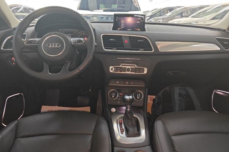 Used Audi Q3 2018 30th Anniversary Edition 30 TFSI Style Model Center Console