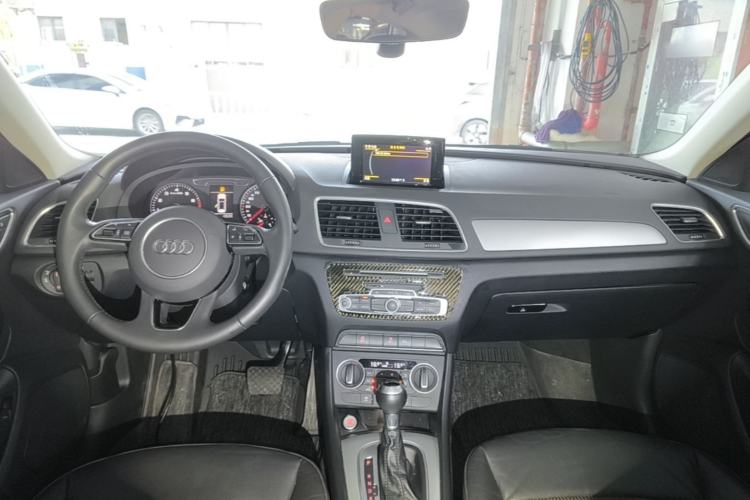 Used Audi Q3 2018 30th Anniversary Edition 30 TFSI Fashion Model Center Console