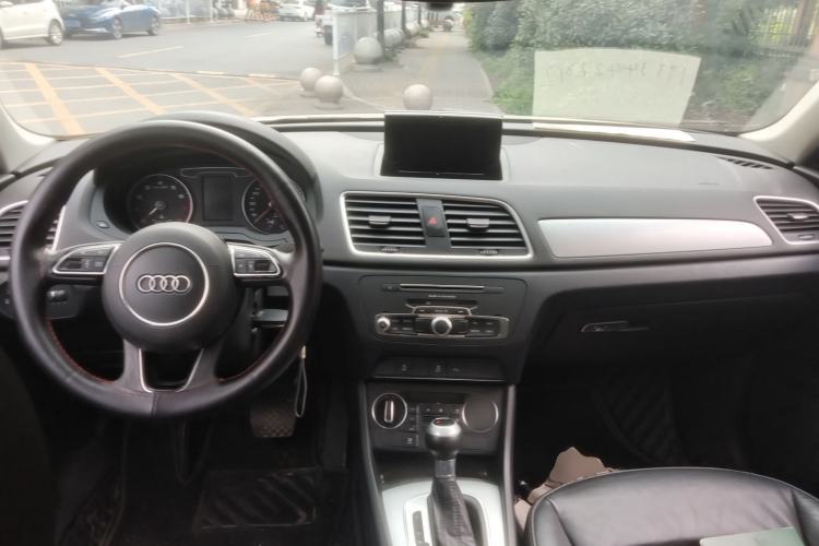 Used Audi Q3 2018 30th Anniversary Edition 35 TFSI Fashion Model Center Console