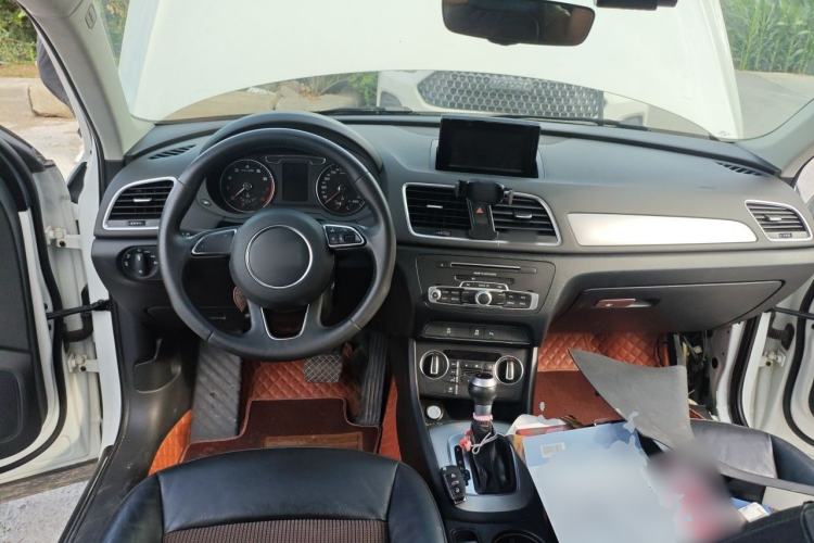 Used Audi Q3 2018 30th Anniversary Edition 35 TFSI Fashion Model Center Console