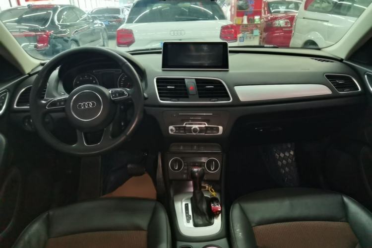 Used Audi Q3 2018 30th Anniversary Edition 35 TFSI Fashion Model Center Console