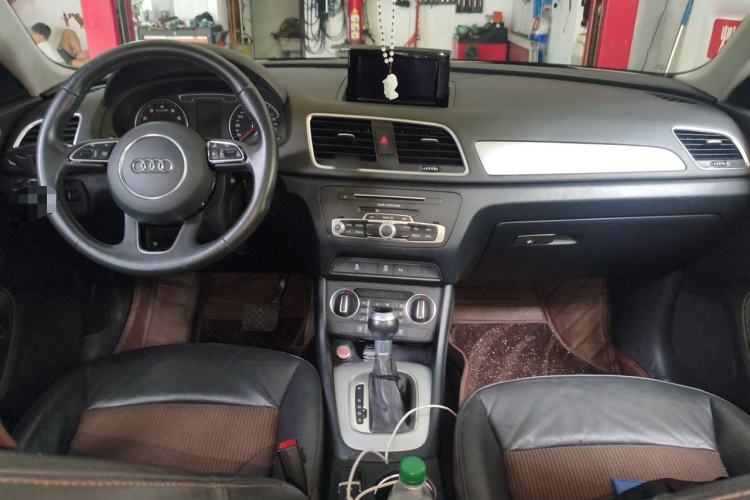 Used Audi Q3 2018 30th Anniversary Edition 30 TFSI Fashion Model Center Console