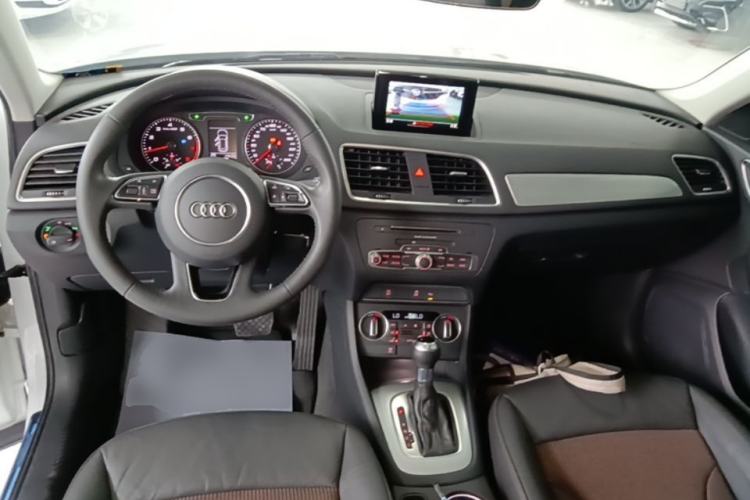Used Audi Q3 2018 30th Anniversary Edition 30 TFSI Fashion Model Center Console