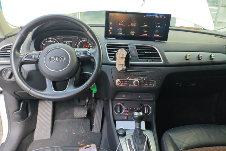 Used Audi Q3 2018 30th Anniversary Edition 30 TFSI Fashion Model Center Console