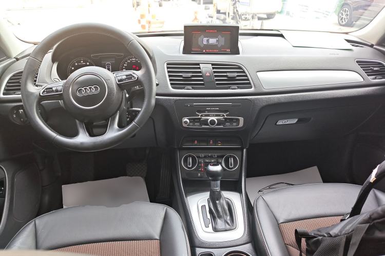 Used Audi Q3 2018 30th Anniversary Edition 30 TFSI Fashion Model Center Console