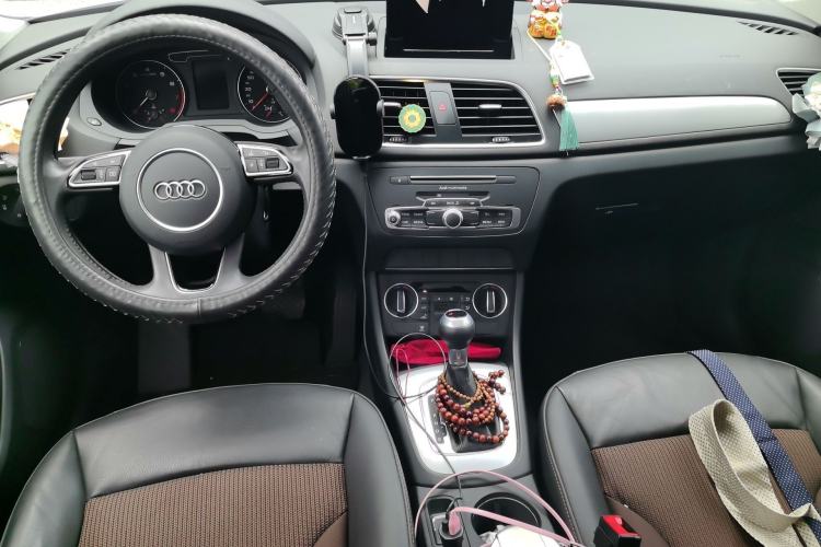 Used Audi Q3 2018 30th Anniversary Edition 30 TFSI Fashion Model Center Console