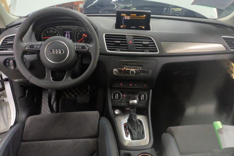 Used Audi Q3 2018 30th Anniversary Edition 35 TFSI Sport Model Center Console
