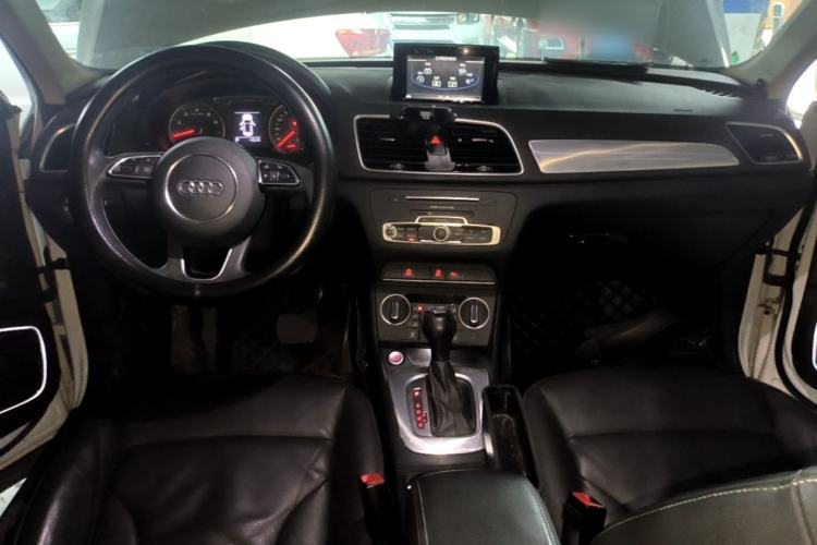 Used Audi Q3 2018 30th Anniversary Edition 30 TFSI Style Model Center Console