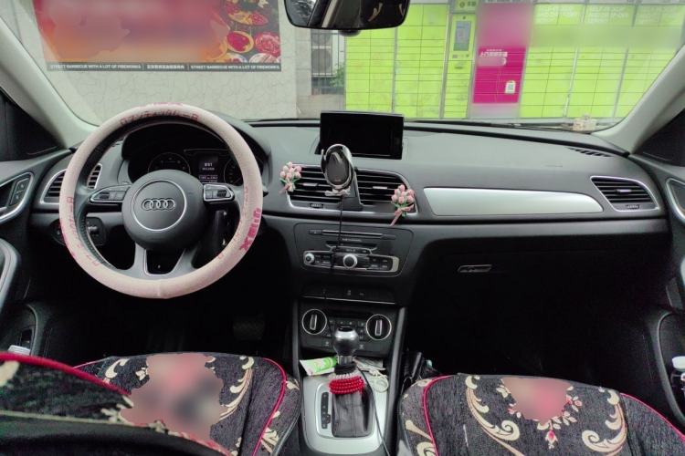 Used Audi Q3 2018 30 TFSI Fashion Edition Collector's Version Center Console