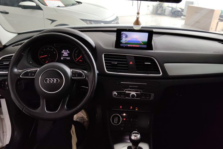 Used Audi Q3 2018 30th Anniversary Edition 35 TFSI Sport Model Center Console