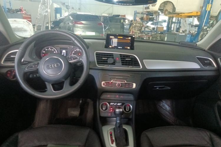 Used Audi Q3 2018 30th Anniversary Edition 30 TFSI Fashion Model Center Console
