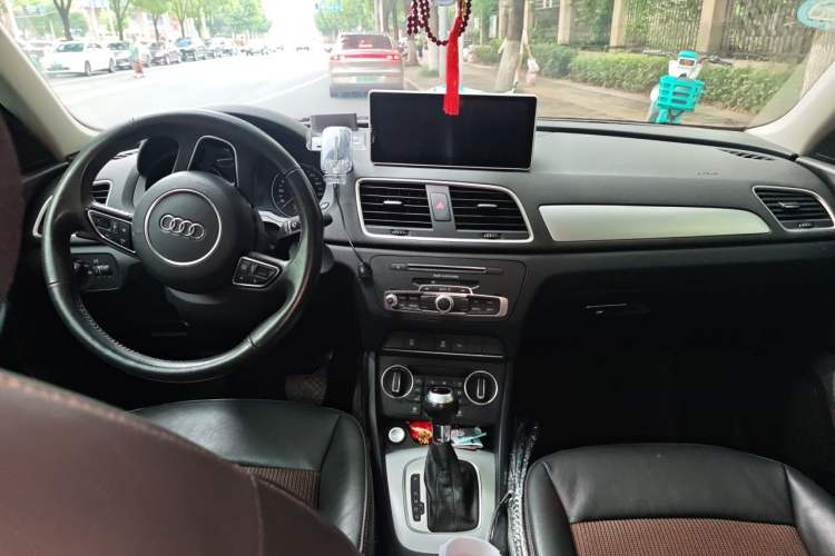 Used Audi Q3 2018 30th Anniversary Edition 30 TFSI Fashion Model Center Console