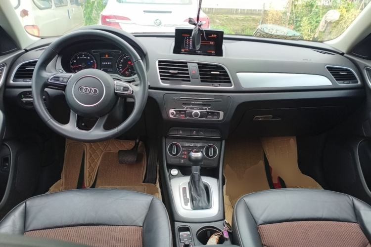 Used Audi Q3 2018 30th Anniversary Edition 30 TFSI Fashion Model Center Console