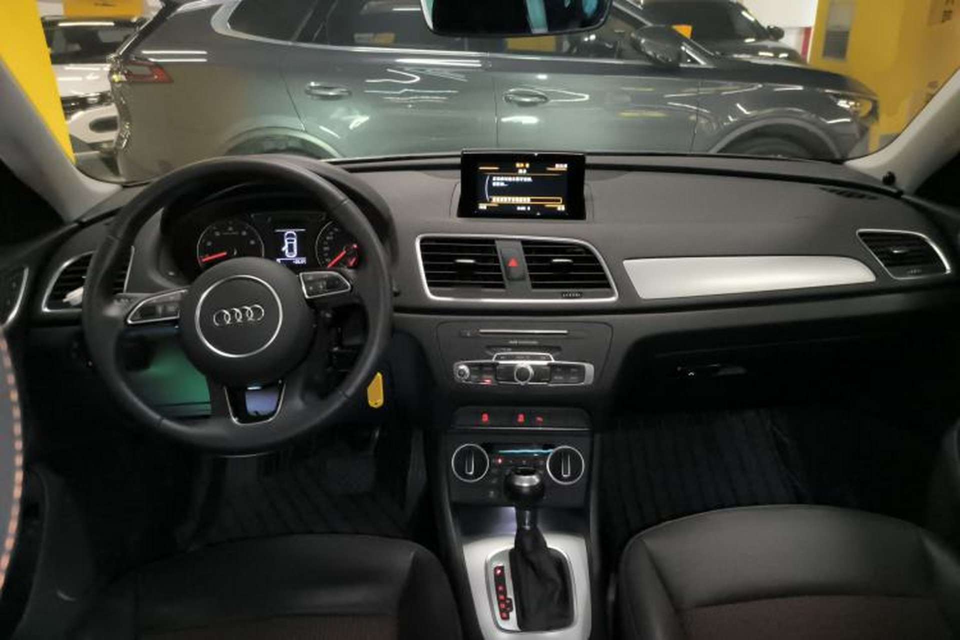 Used Audi Q3 2018 30th Anniversary Edition 30 TFSI Fashion Model Center Console