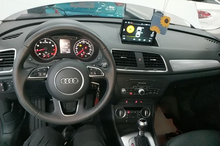 Used Audi Q3 2018 30th Anniversary Edition 30 TFSI Fashion Model Center Console