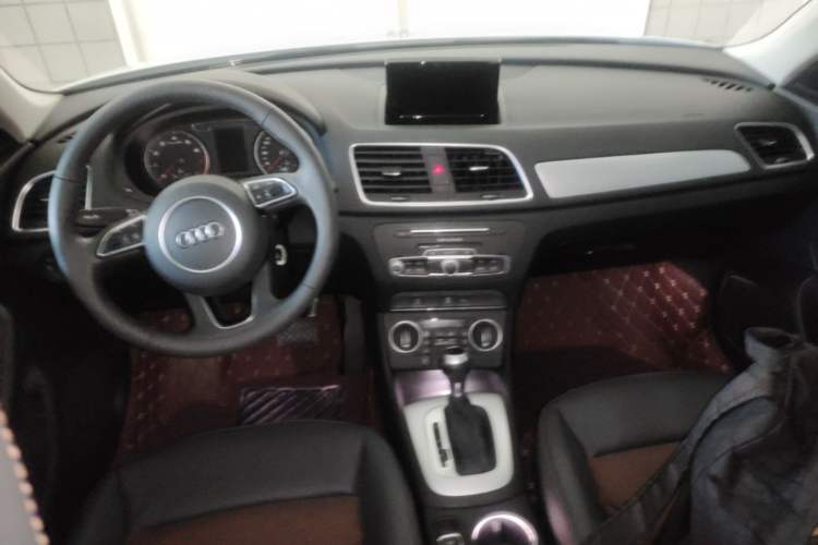 Used Audi Q3 2018 30th Anniversary Edition 30 TFSI Fashion Model Center Console