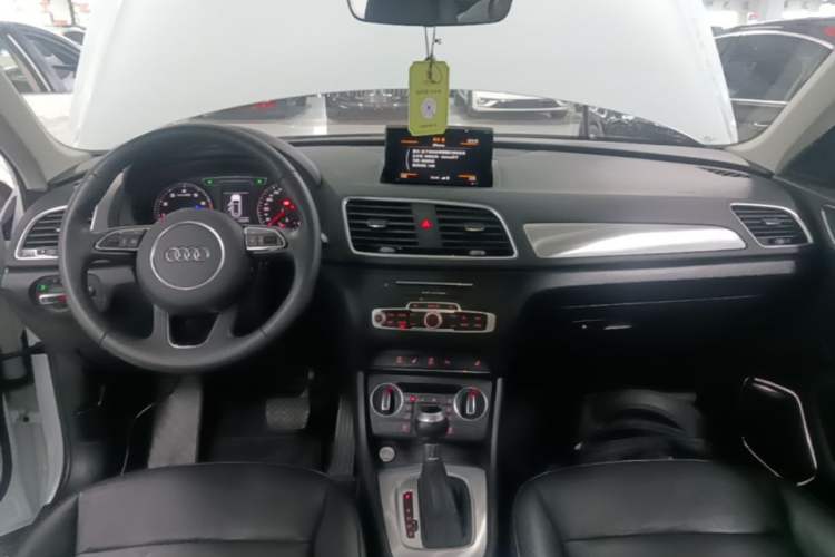 Used Audi Q3 2018 30th Anniversary Edition 30 TFSI Style Model Center Console