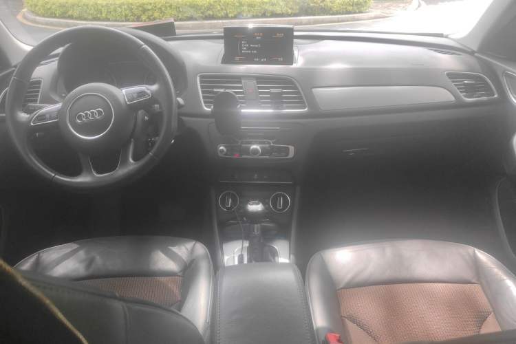 Used Audi Q3 2018 30th Anniversary Edition 30 TFSI Fashion Model Center Console