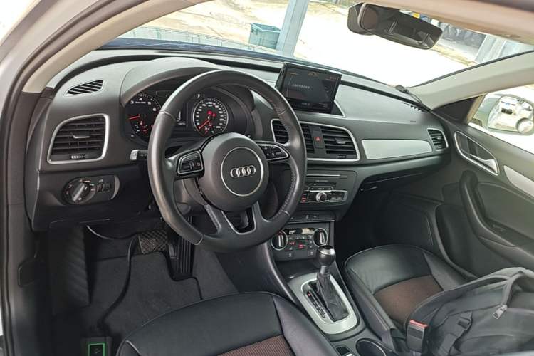 Used Audi Q3 2018 30th Anniversary Edition 30 TFSI Fashion Model Center Console