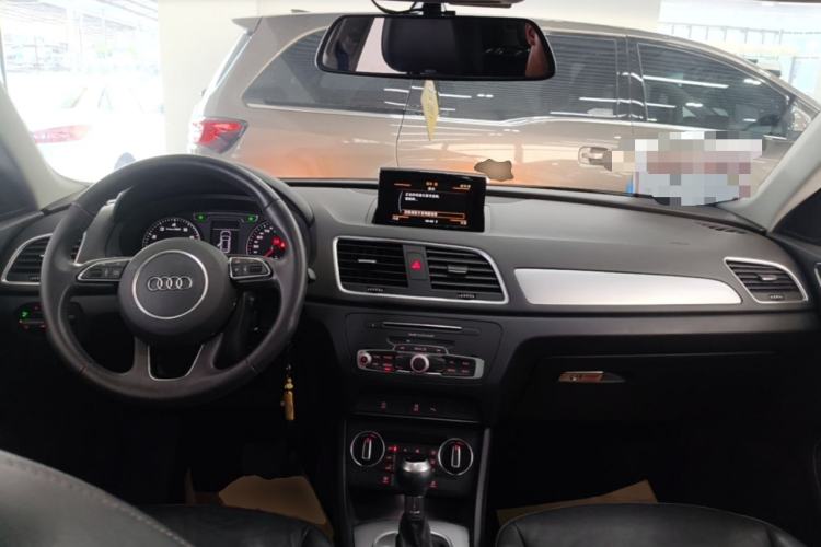 Used Audi Q3 2018 30 TFSI Fashion Edition Collector's Version Center Console