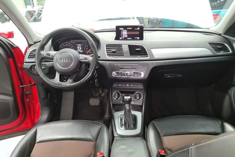 Used Audi Q3 2018 30th Anniversary Edition 30 TFSI Fashion Model Center Console