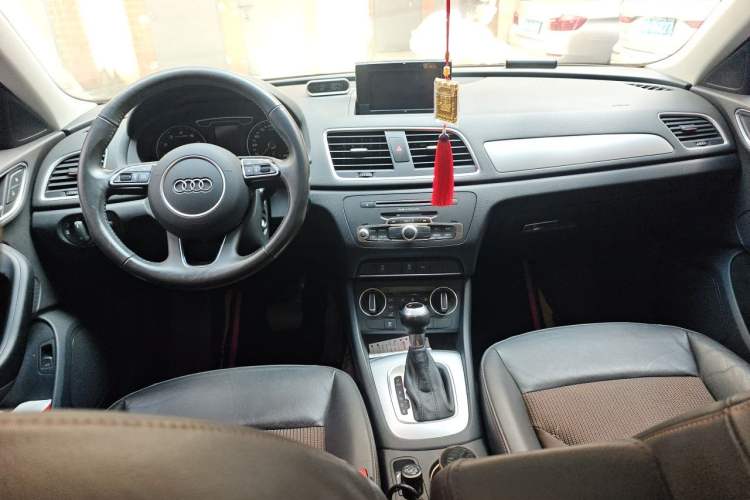 Used Audi Q3 2018 30th Anniversary Edition 30 TFSI Fashion Model Center Console
