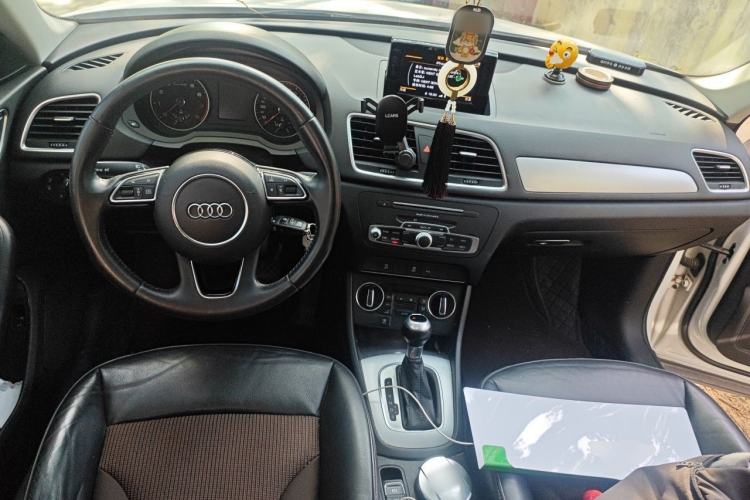 Used Audi Q3 2018 30 TFSI Fashion Edition Collector's Version Center Console