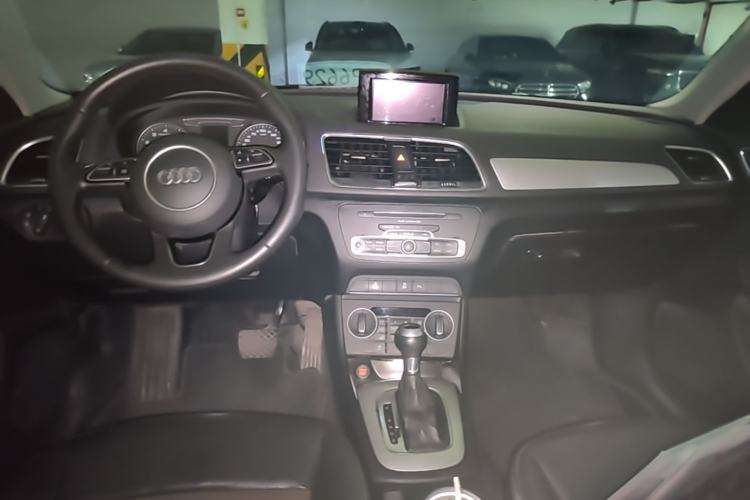 Used Audi Q3 2018 30th Anniversary Edition 30 TFSI Fashion Model Center Console