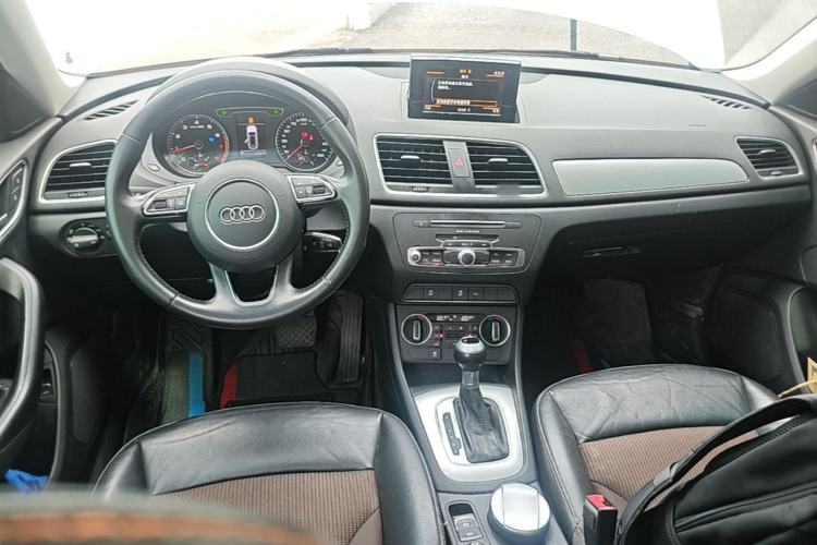 Used Audi Q3 2018 30th Anniversary Edition 35 TFSI Fashion Model Center Console
