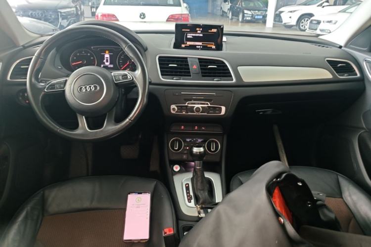 Used Audi Q3 2018 30th Anniversary Edition 30 TFSI Fashion Model Center Console