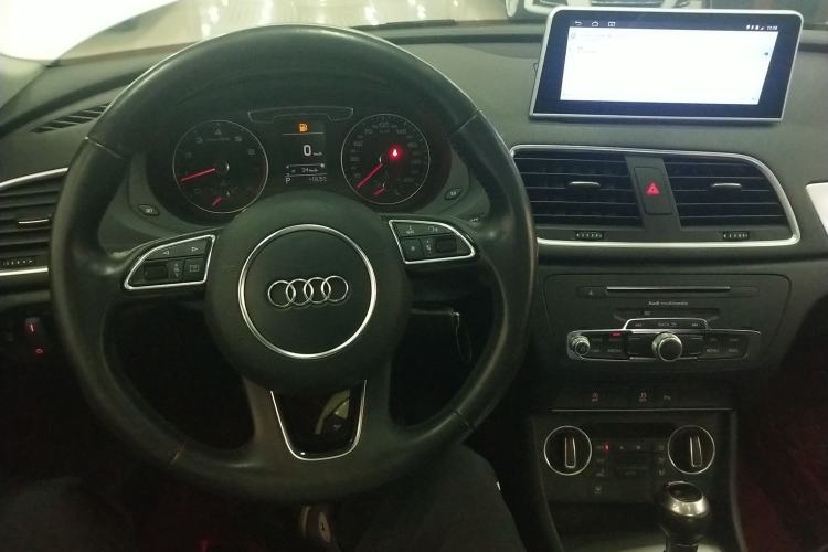 Used Audi Q3 2018 30th Anniversary Edition 35 TFSI Fashion Model Center Console