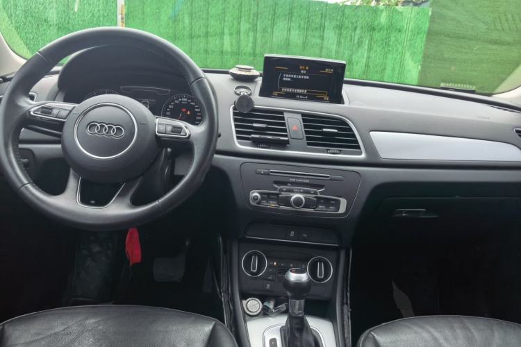 Used Audi Q3 2018 30th Anniversary Edition 30 TFSI Fashion Model Center Console